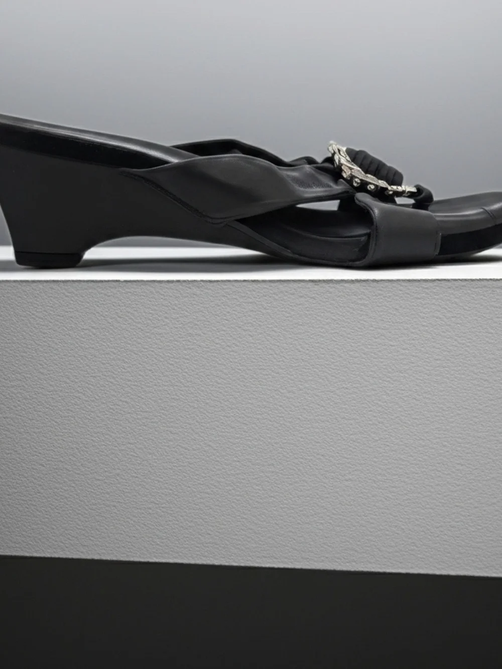 Rialto Black Faux Leather Slide Thong Sandals with Decorative Medallion Size 9